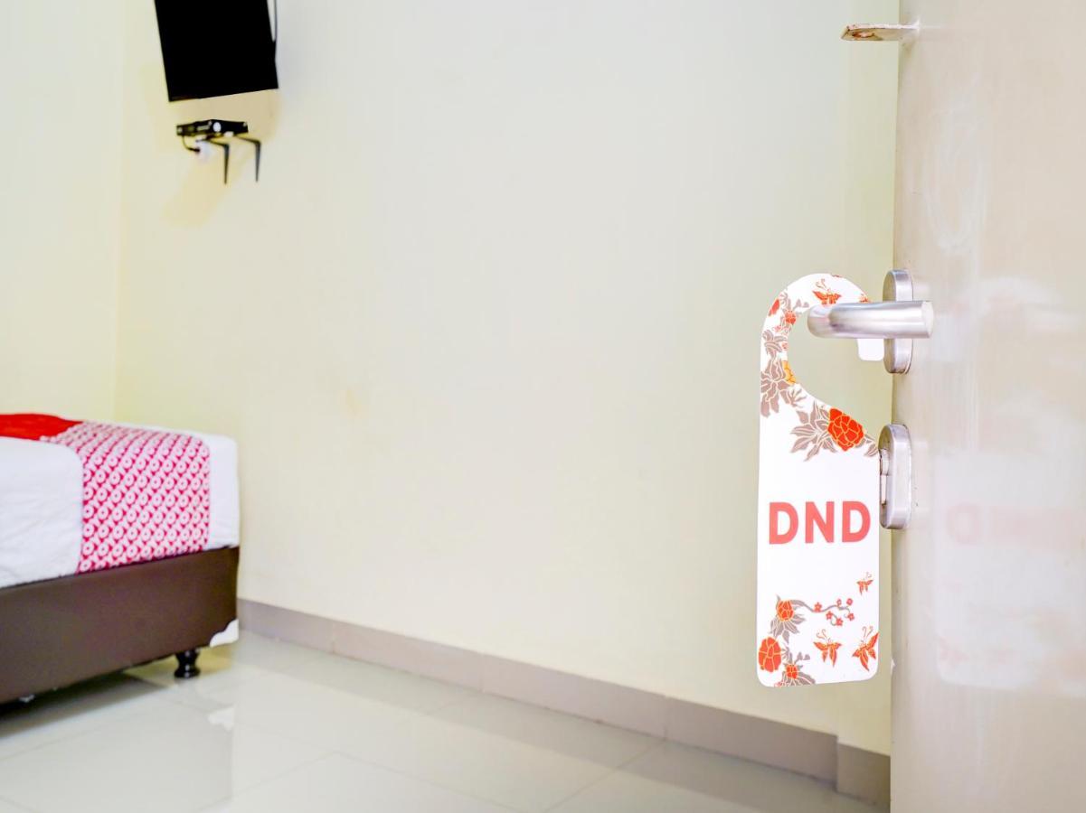 ホテル Oyo 90052 Star House チルボン エクステリア 写真