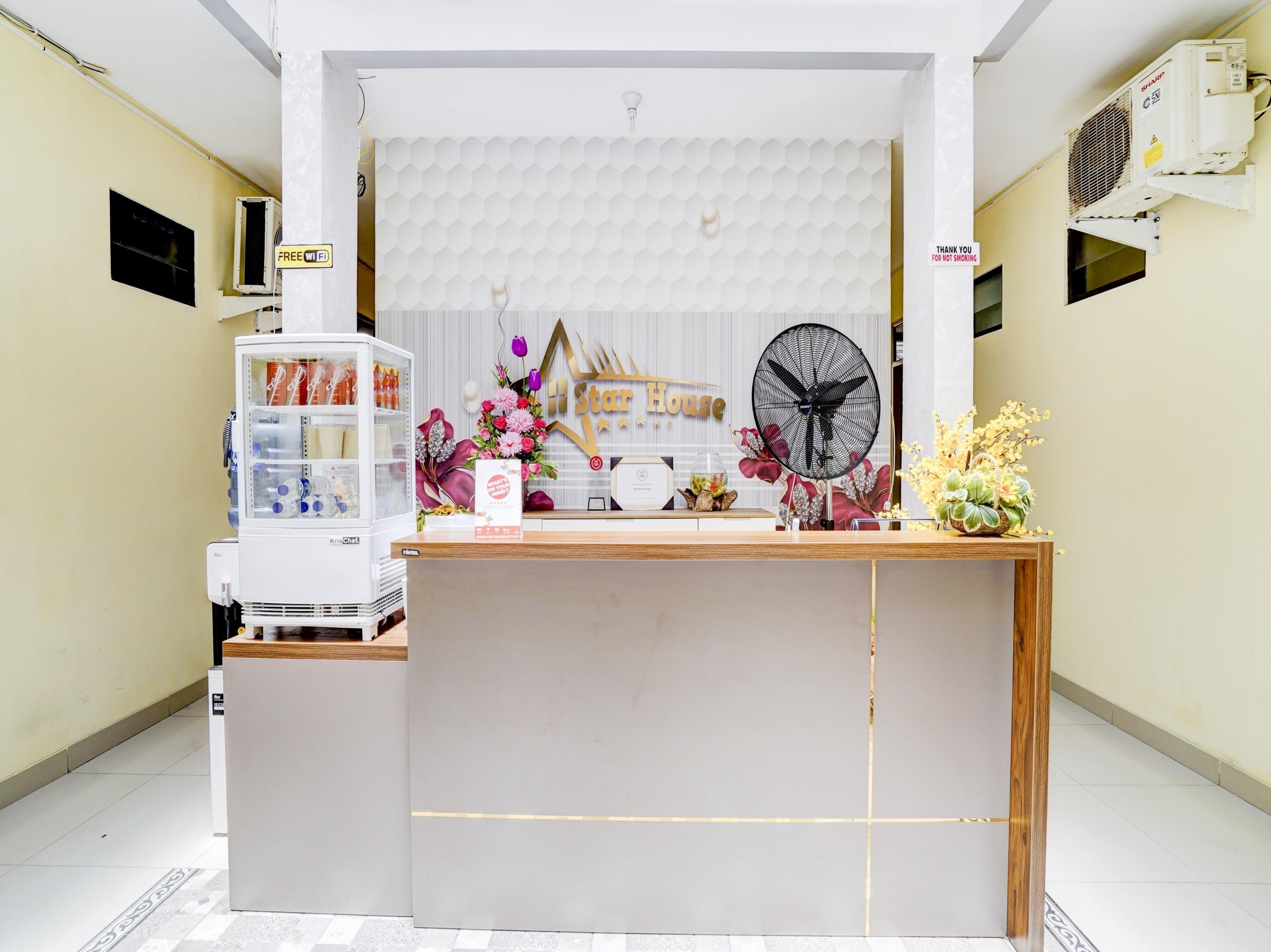 ホテル Oyo 90052 Star House チルボン エクステリア 写真