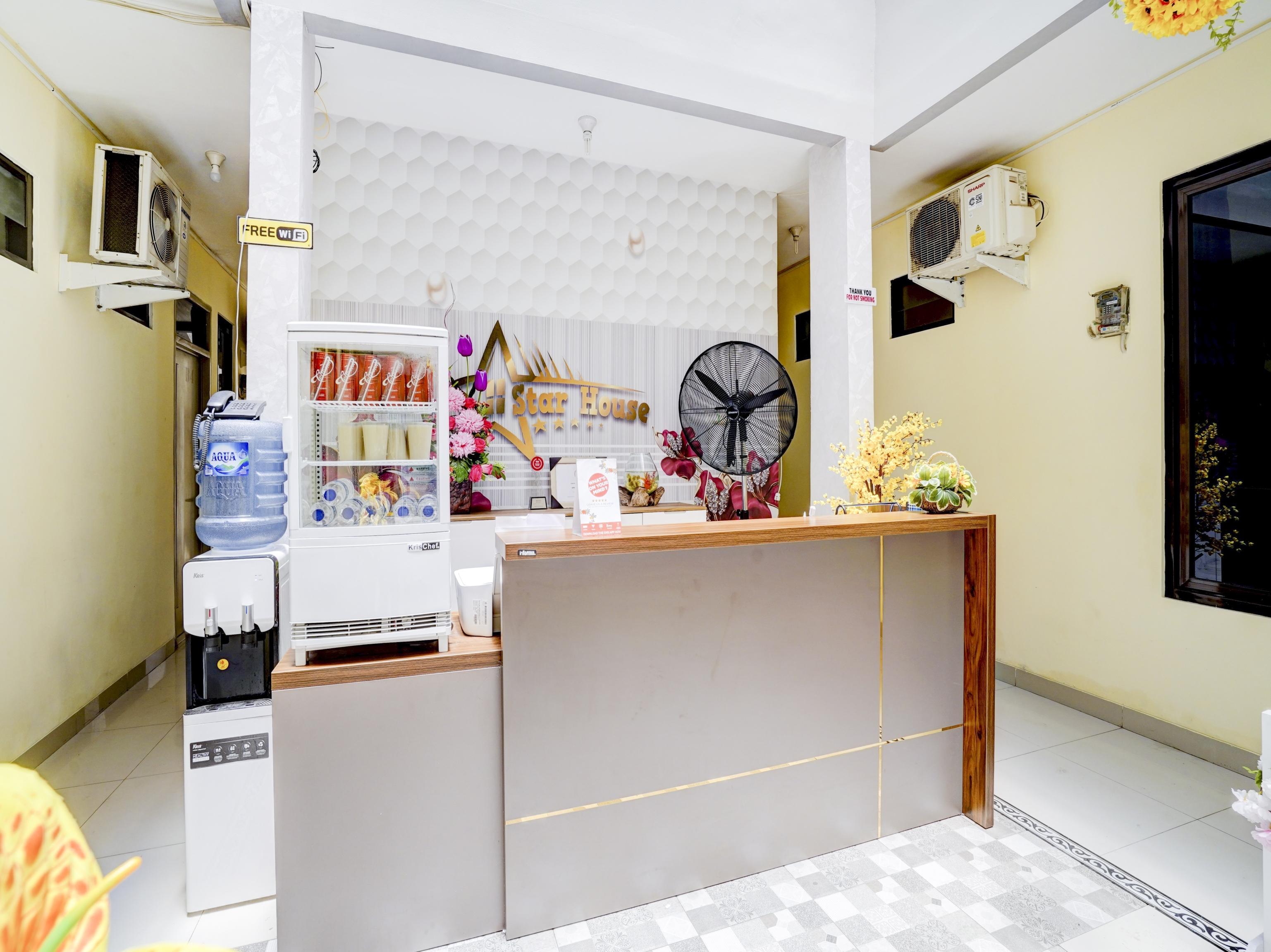 ホテル Oyo 90052 Star House チルボン エクステリア 写真